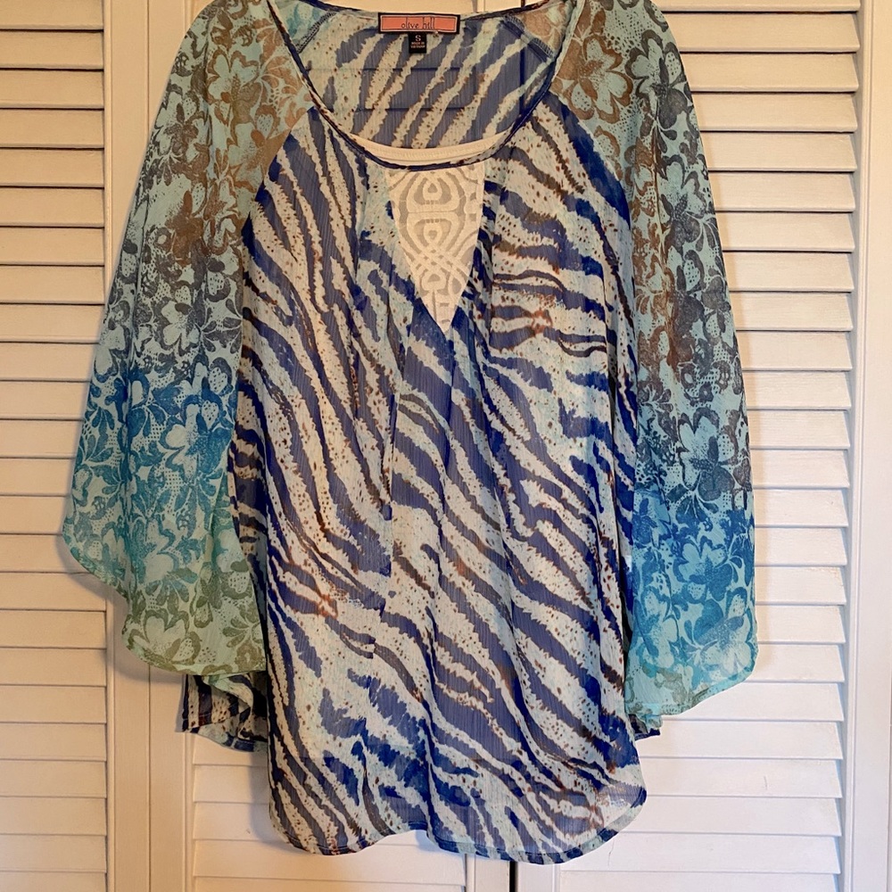 Ladies Beautiful Blue Pattern Top - Small